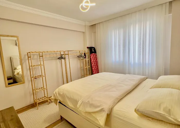 Comfy With Garden, Family Friendly In 아파트 페티예