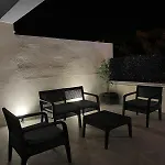 Comfy With Garden, Family Friendly In شقة