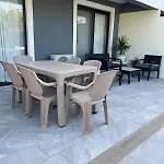 Comfy With Garden, Family Friendly In شقة *