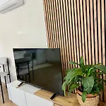 Comfy With Garden, Family Friendly In Lejlighed