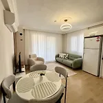 Comfy With Garden, Family Friendly In شقة *