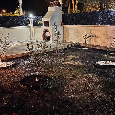 Comfy With Garden, Family Friendly In Apartment *