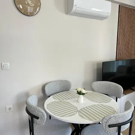 Comfy With Garden, Family Friendly In Apartment Fethiye