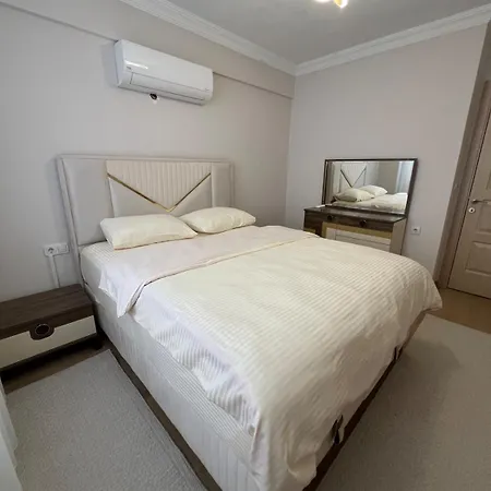 Apartment Comfy With Garden, Family Friendly In