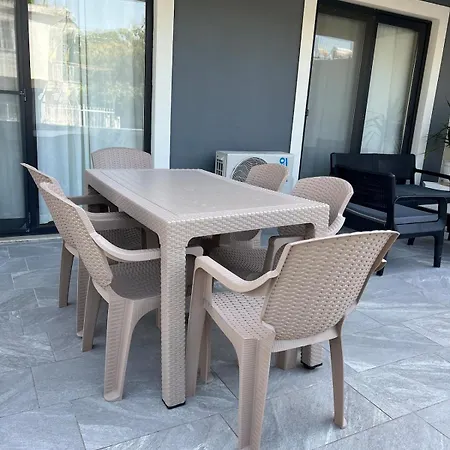 Comfy With Garden, Family Friendly In Apartment Fethiye