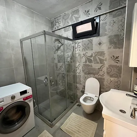 Comfy With Garden, Family Friendly In Apartment