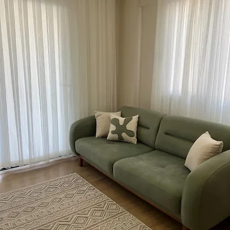 Comfy With Garden, Family Friendly In Apartment *