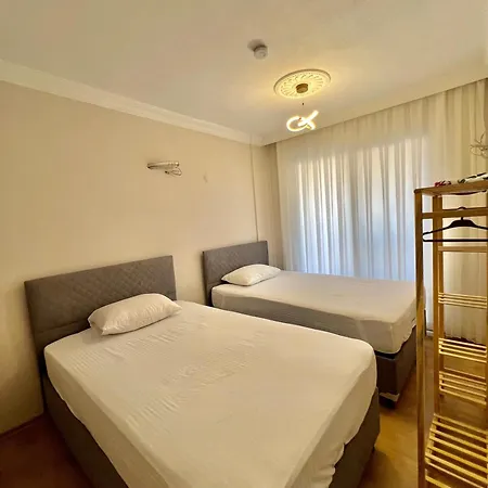 Comfy With Garden, Family Friendly In Apartment