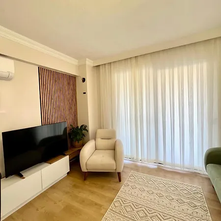Comfy With Garden, Family Friendly In Apartment