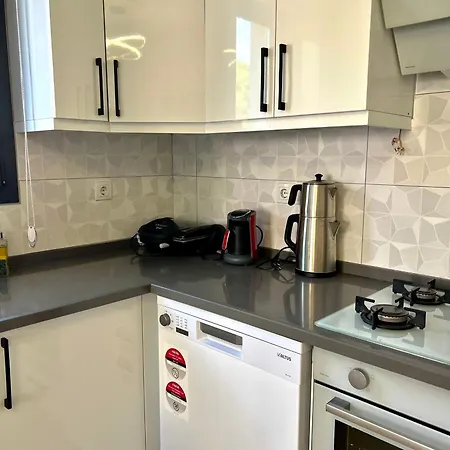 Comfy With Garden, Family Friendly In Apartment *