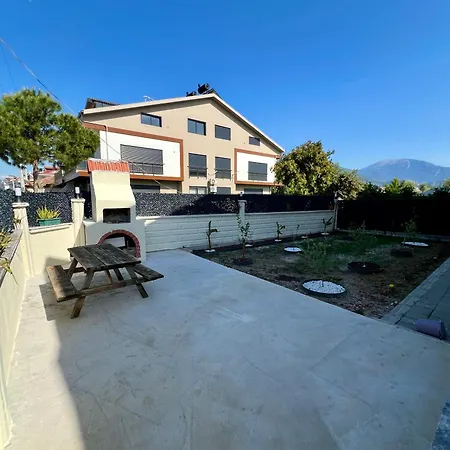 Apartment Comfy With Garden, Family Friendly In