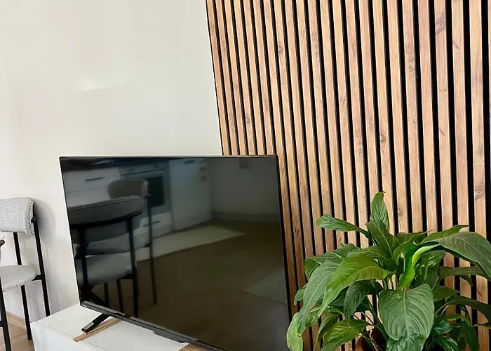 Comfy With Garden, Family Friendly In Apartment