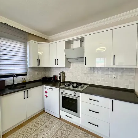 Appartement Comfy With Garden, Family Friendly In *