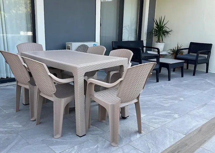 Comfy With Garden, Family Friendly In Lägenhet *