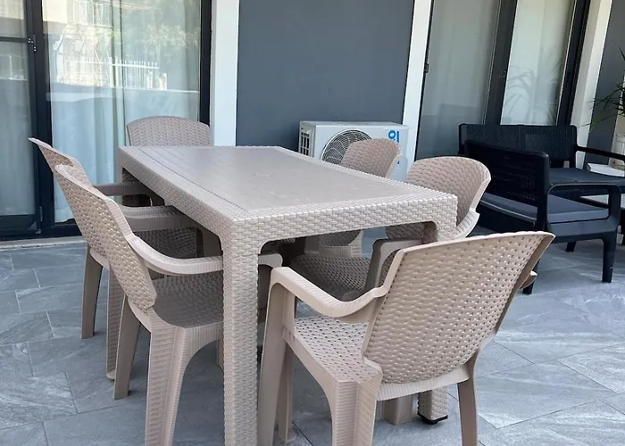 Comfy With Garden, Family Friendly In Lägenhet Fethiye