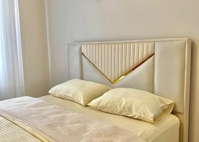Lägenhet Comfy With Garden, Family Friendly In *